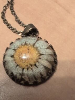 Daisy Resin Pendant Necklace in Yellow & White